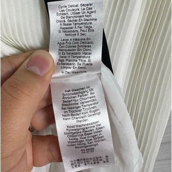 Donna Karan New York White & Black Pleated Tie Front Sleeveless Blouse Size XL - Picture 8 of 9